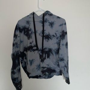 This is a large 90 degree sweatshirt. It's thick and so soft I love it sm!!